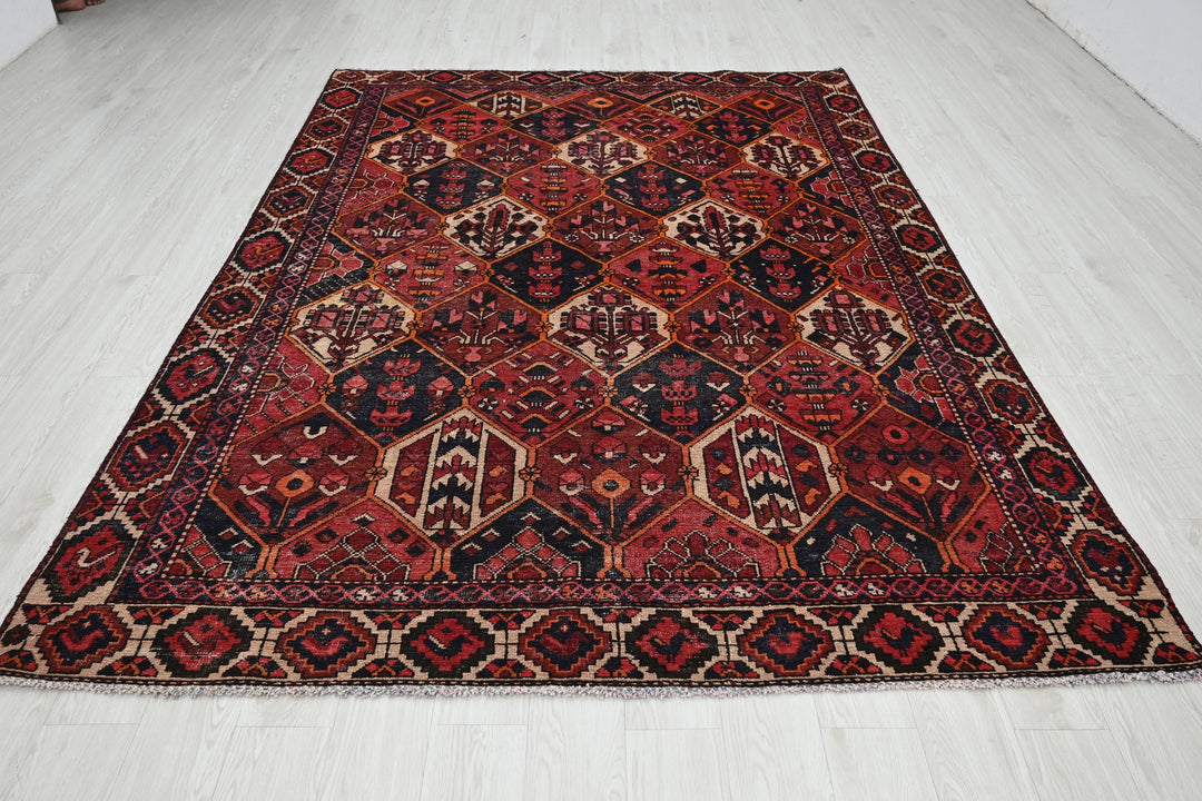 red Large rug 6' 7" x 9' 2"