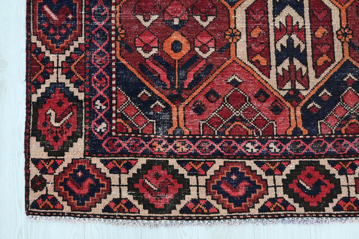 red Large rug 6' 7" x 9' 2"
