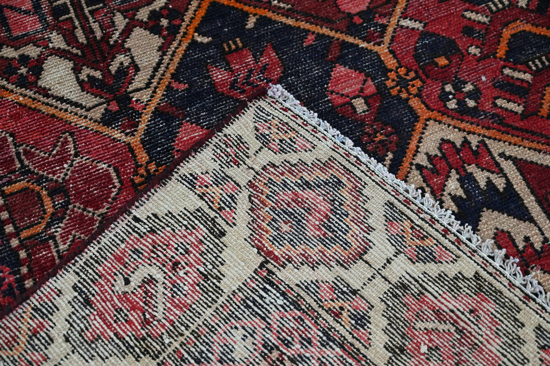 red Large rug 6' 7" x 9' 2"