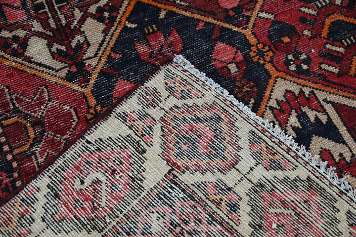 red Large rug 6' 7" x 9' 2"