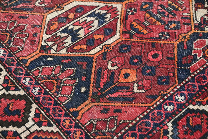 red Large rug 6' 7" x 9' 2"
