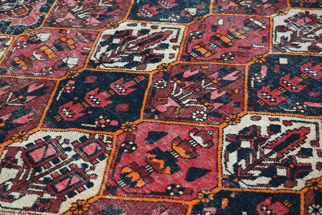 red Large rug 6' 7" x 9' 2"