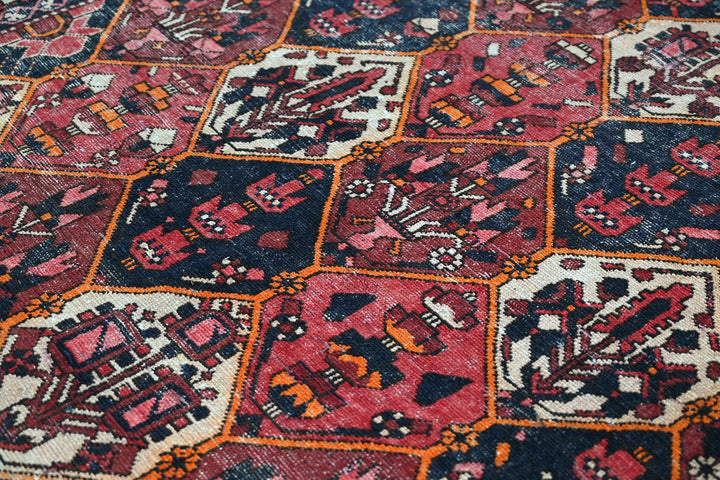 red Large rug 6' 7" x 9' 2"