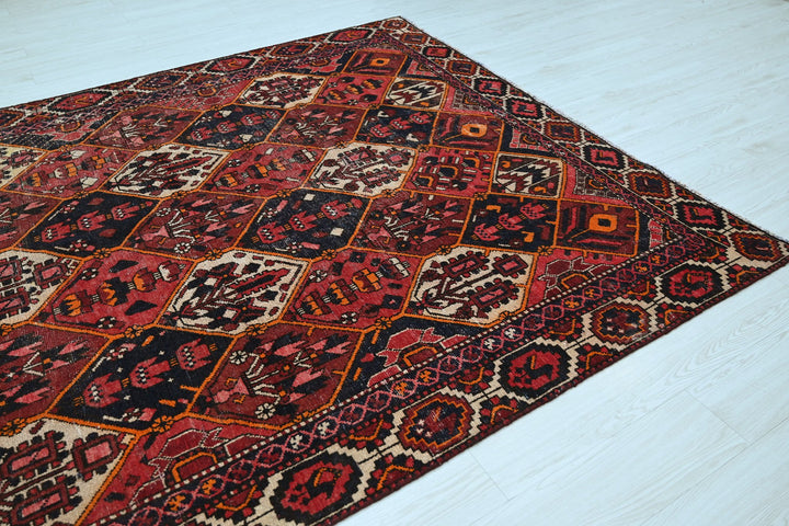 red Large rug 6' 7" x 9' 2"