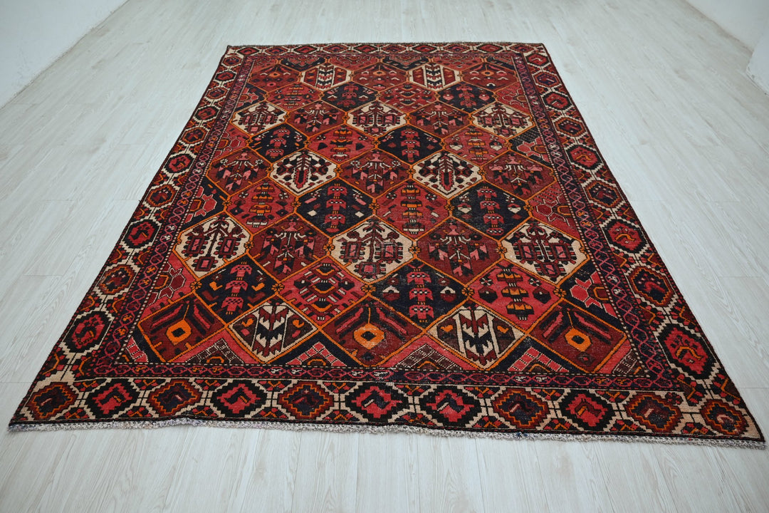 red Large rug 6' 7" x 9' 2"