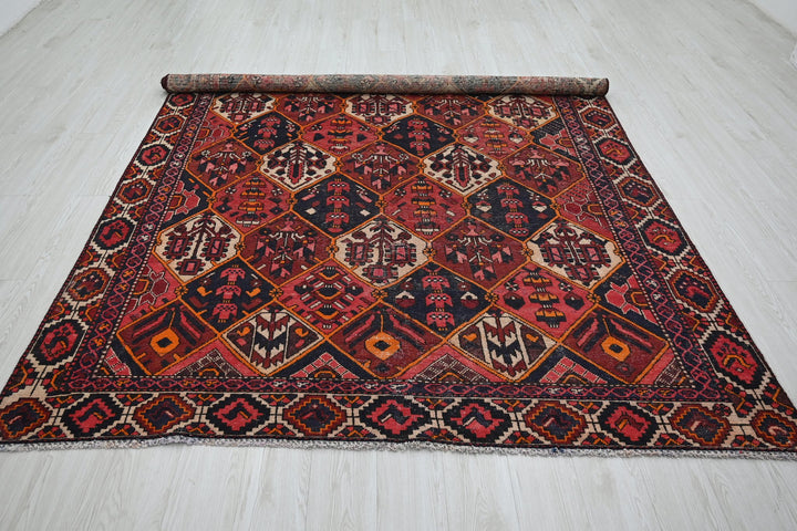 red Large rug 6' 7" x 9' 2"