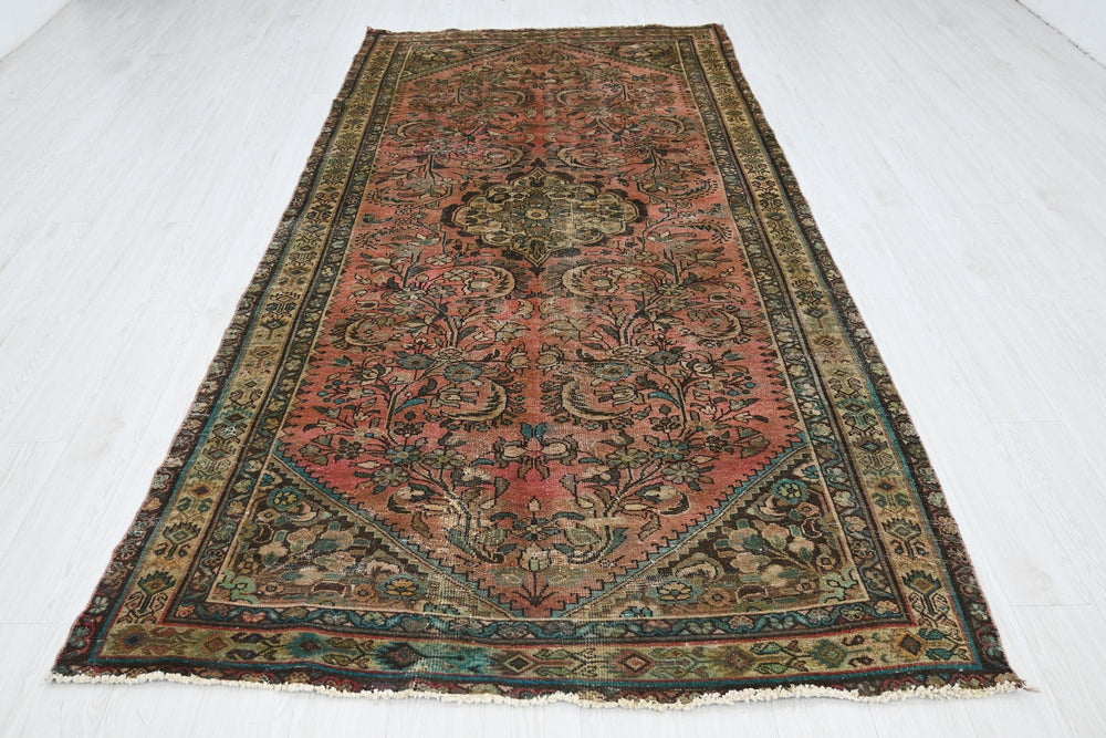pink Large rug 5' 2" x 10' 1"