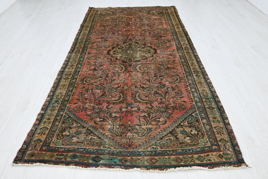 pink Large rug 5' 2" x 10' 1"