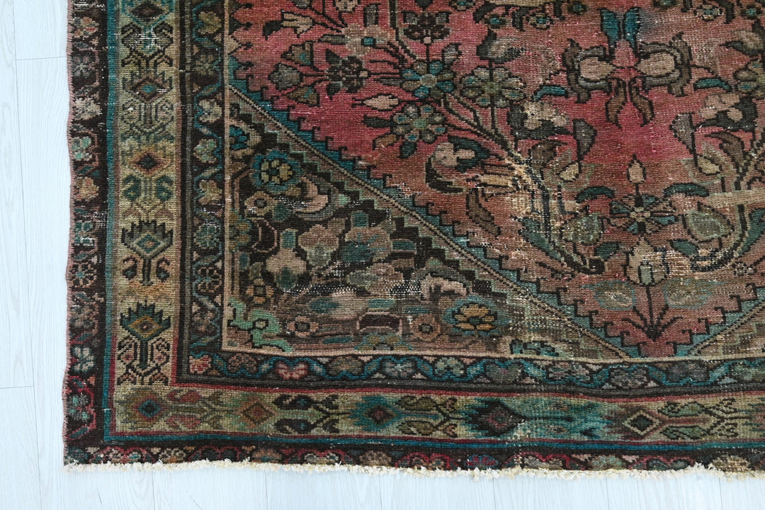 pink Large rug 5' 2" x 10' 1"
