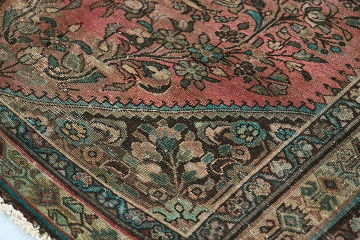 pink Large rug 5' 2" x 10' 1"