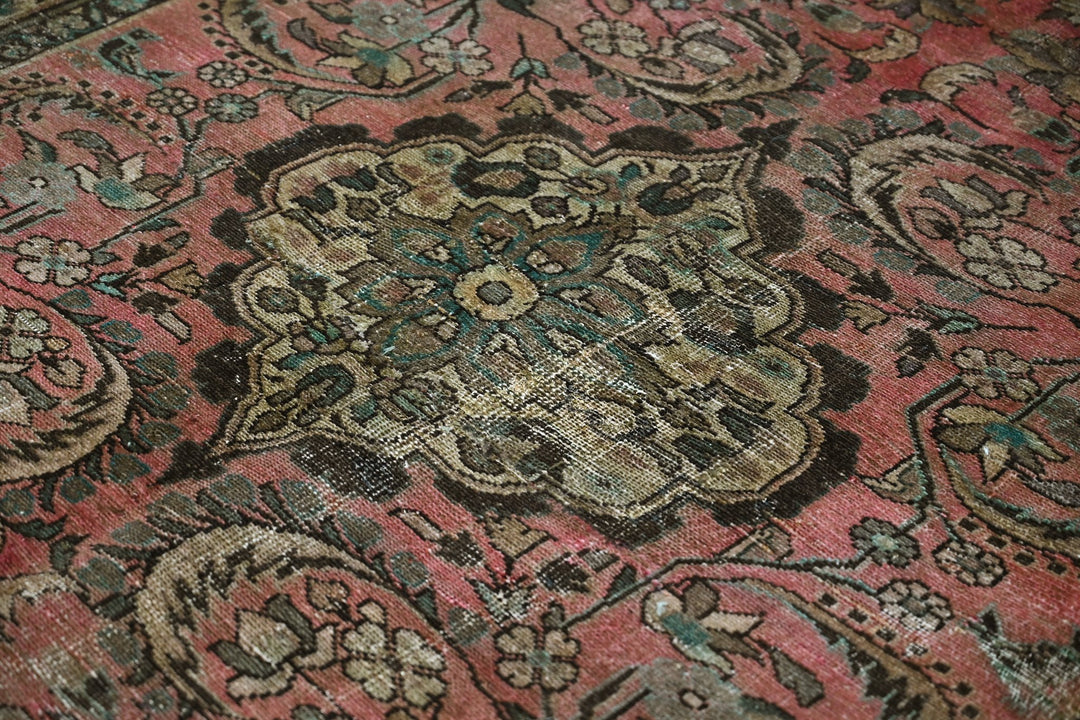 pink Large rug 5' 2" x 10' 1"