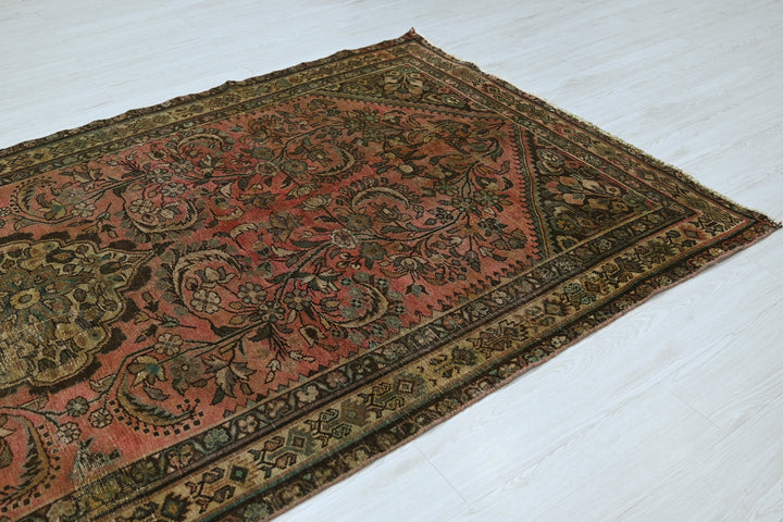 pink Large rug 5' 2" x 10' 1"