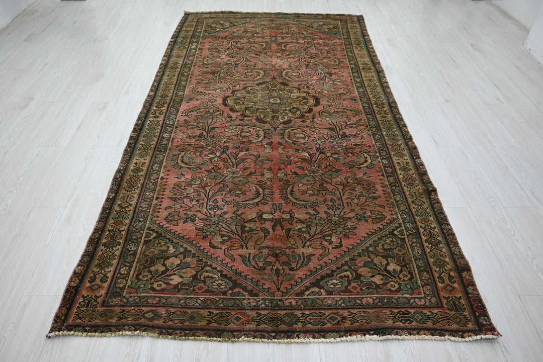 pink Large rug 5' 2" x 10' 1"
