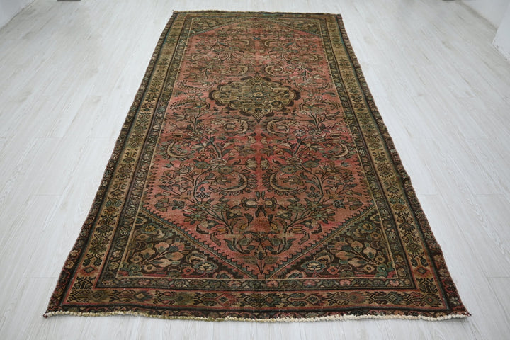 pink Large rug 5' 2" x 10' 1"