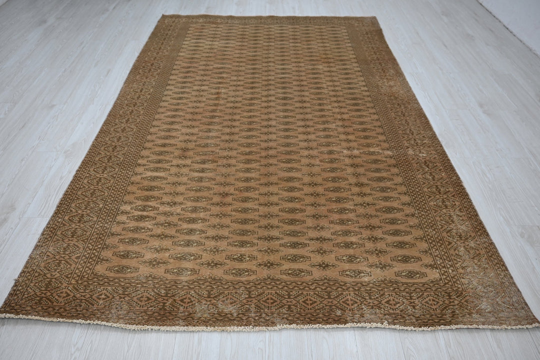brown Medium rug 6' 1" x 9' 3"