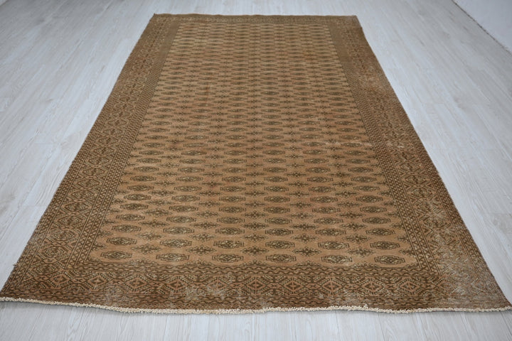 brown Medium rug 6' 1" x 9' 3"
