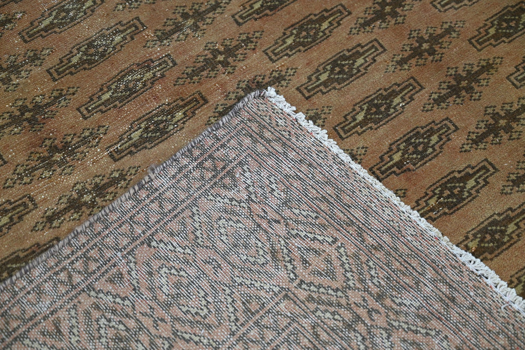 brown Medium rug 6' 1" x 9' 3"