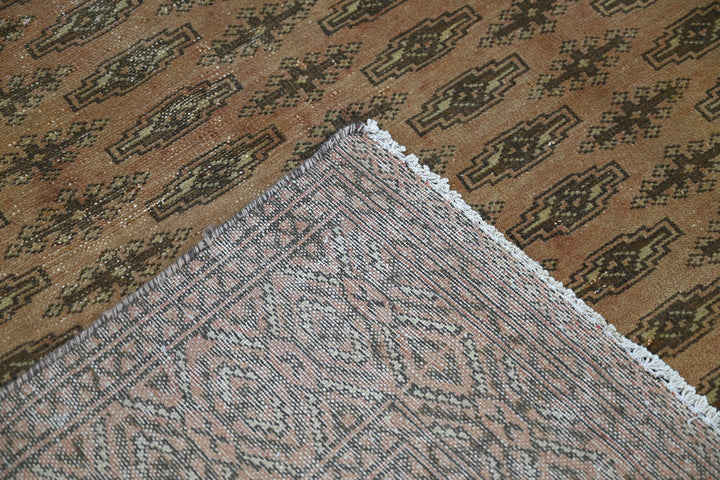brown Medium rug 6' 1" x 9' 3"