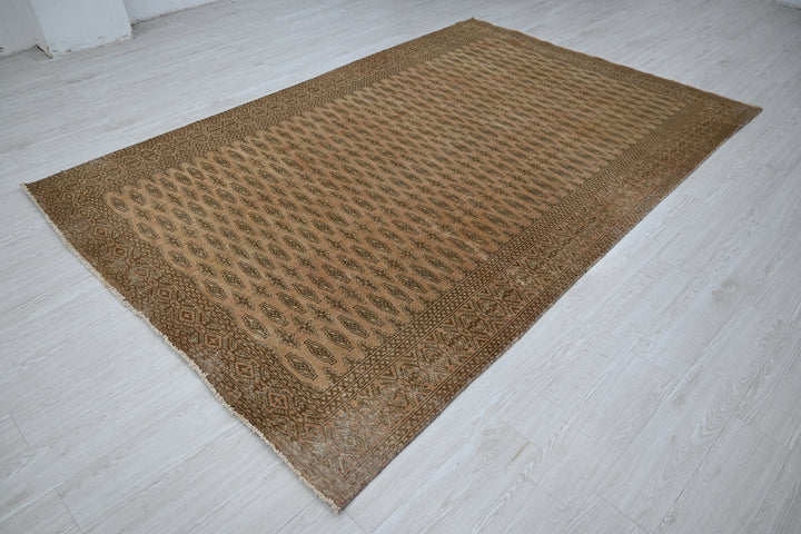 brown Medium rug 6' 1" x 9' 3"