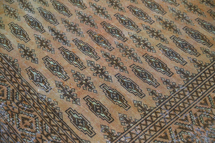 brown Medium rug 6' 1" x 9' 3"