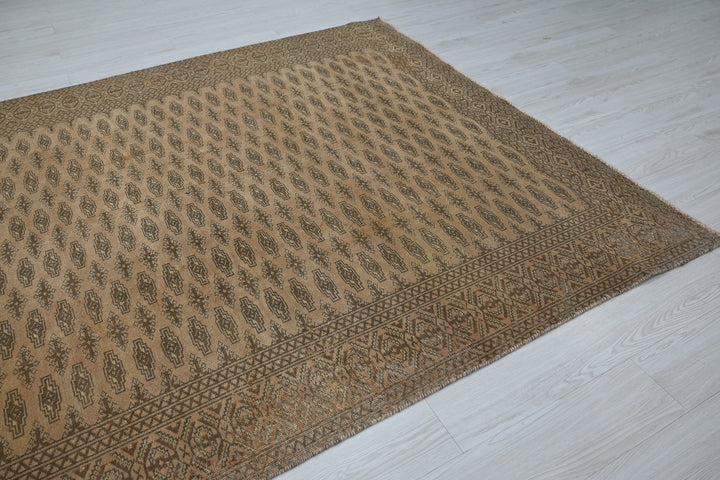 brown Medium rug 6' 1" x 9' 3"