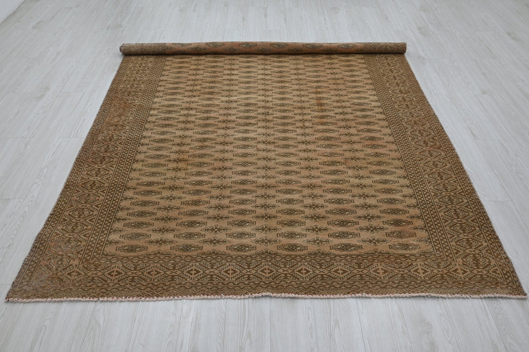 brown Medium rug 6' 1" x 9' 3"