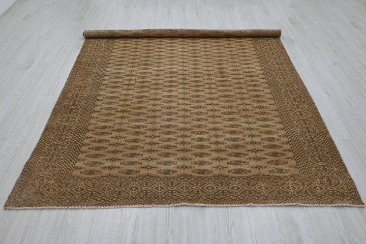 brown Medium rug 6' 1" x 9' 3"