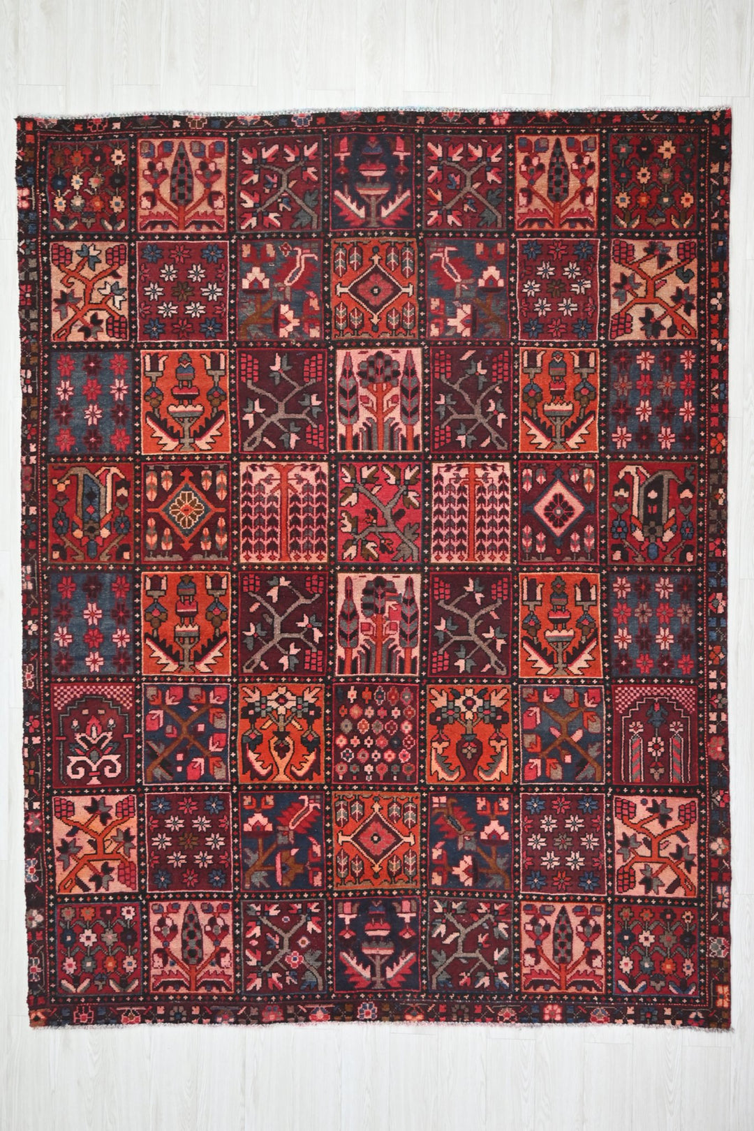 red Large rug 7' 3" x 8' 8"