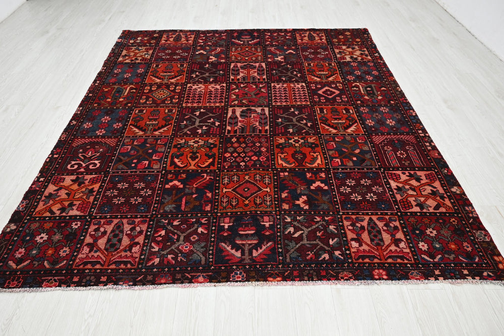 red Large rug 7' 3" x 8' 8"