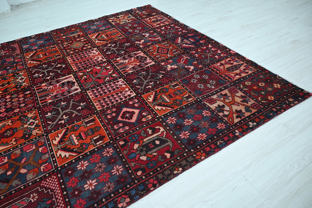 red Large rug 7' 3" x 8' 8"
