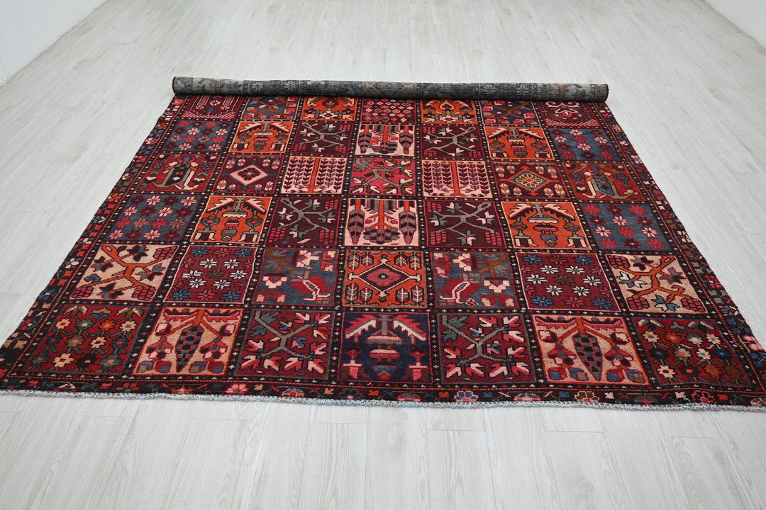 red Large rug 7' 3" x 8' 8"