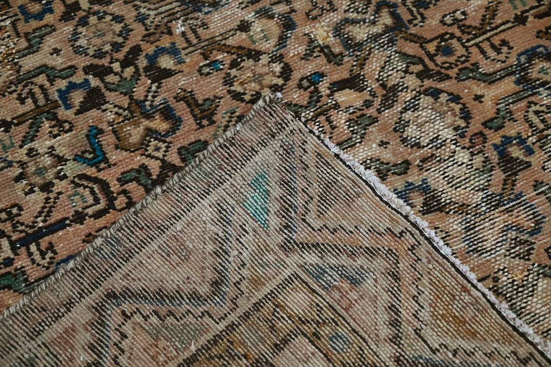 brown Large rug 4' 11" x 9' 9"