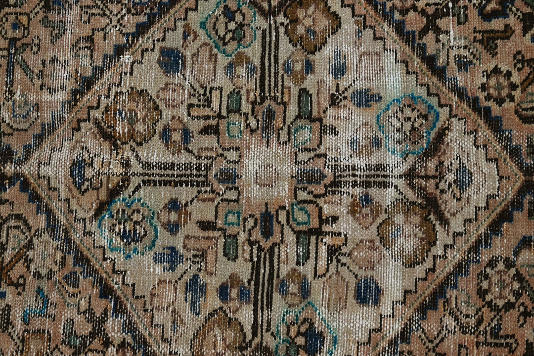 brown Large rug 4' 11" x 9' 9"