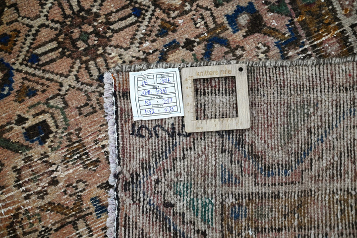 brown Large rug 4' 11" x 9' 9"