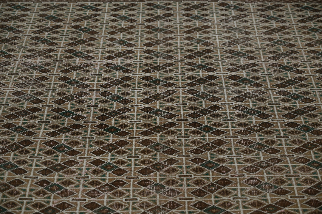 brown Large rug 6' 9" x 9' 0"