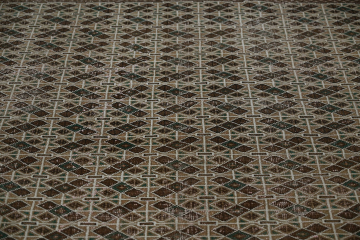 brown Large rug 6' 9" x 9' 0"