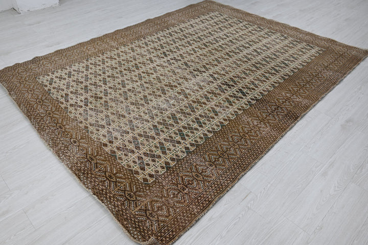 brown Large rug 6' 9" x 9' 0"