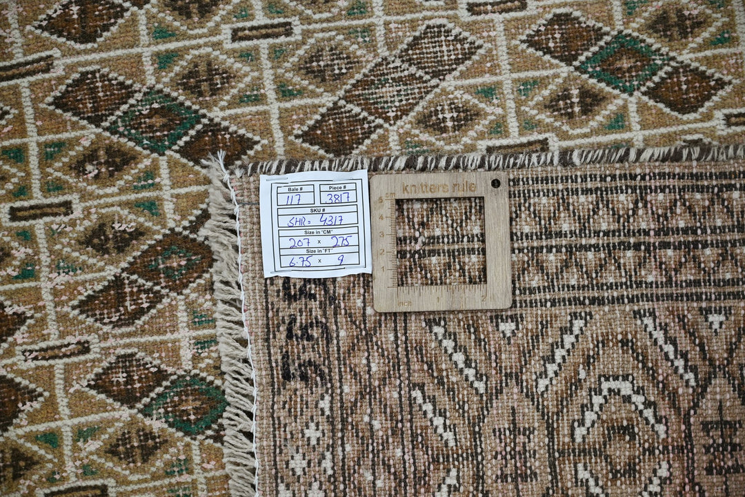 brown Large rug 6' 9" x 9' 0"
