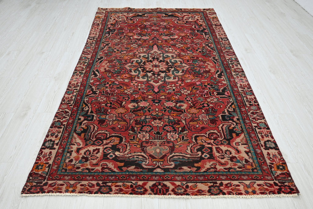 red Medium rug 5' 2" x 9' 1"