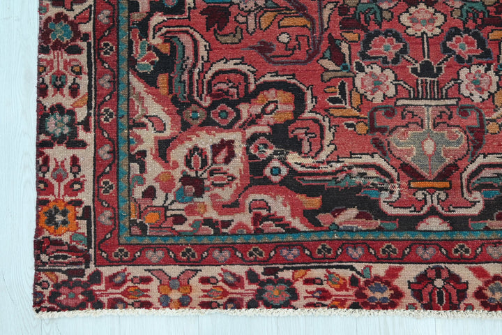 red Medium rug 5' 2" x 9' 1"