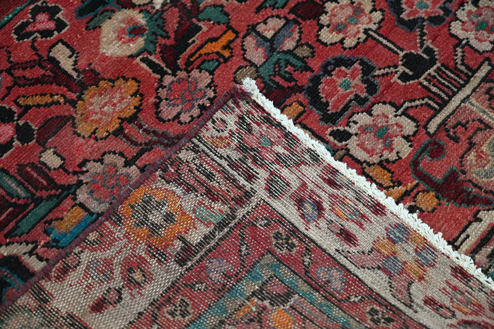 red Medium rug 5' 2" x 9' 1"