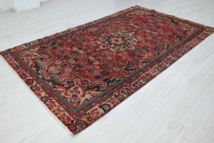 red Medium rug 5' 2" x 9' 1"