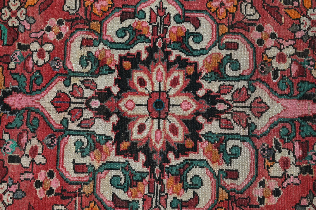 red Medium rug 5' 2" x 9' 1"