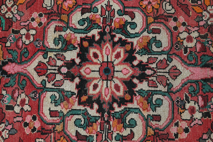 red Medium rug 5' 2" x 9' 1"