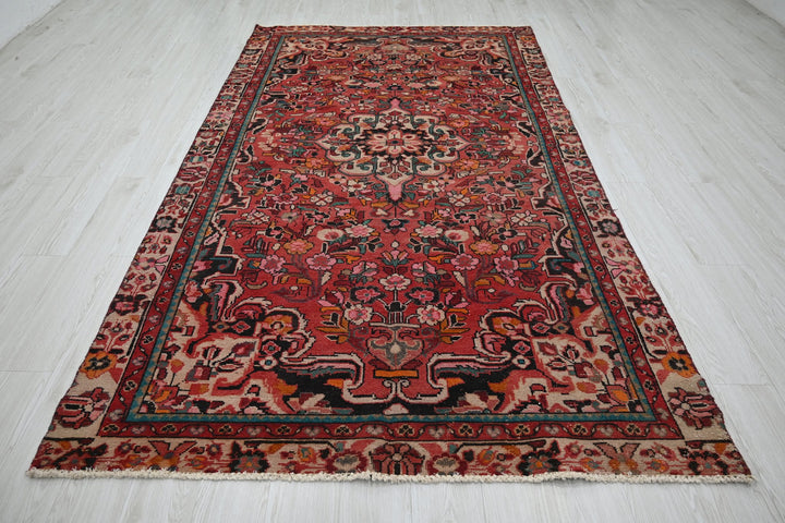 red Medium rug 5' 2" x 9' 1"