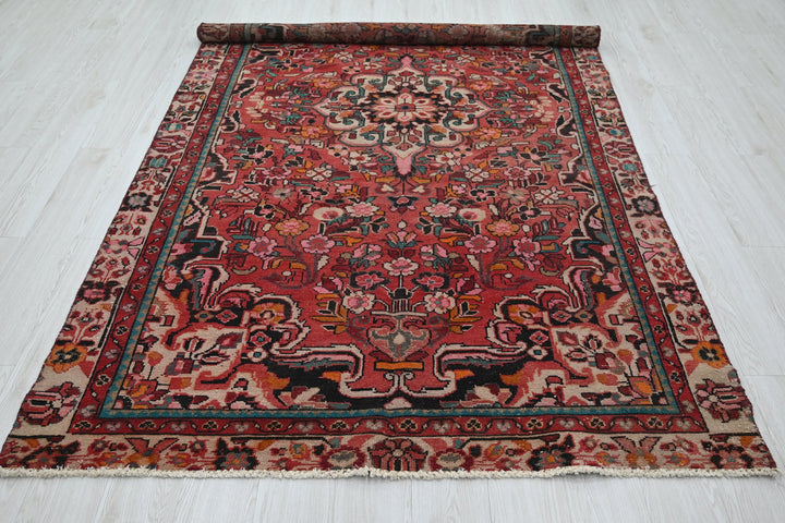 red Medium rug 5' 2" x 9' 1"
