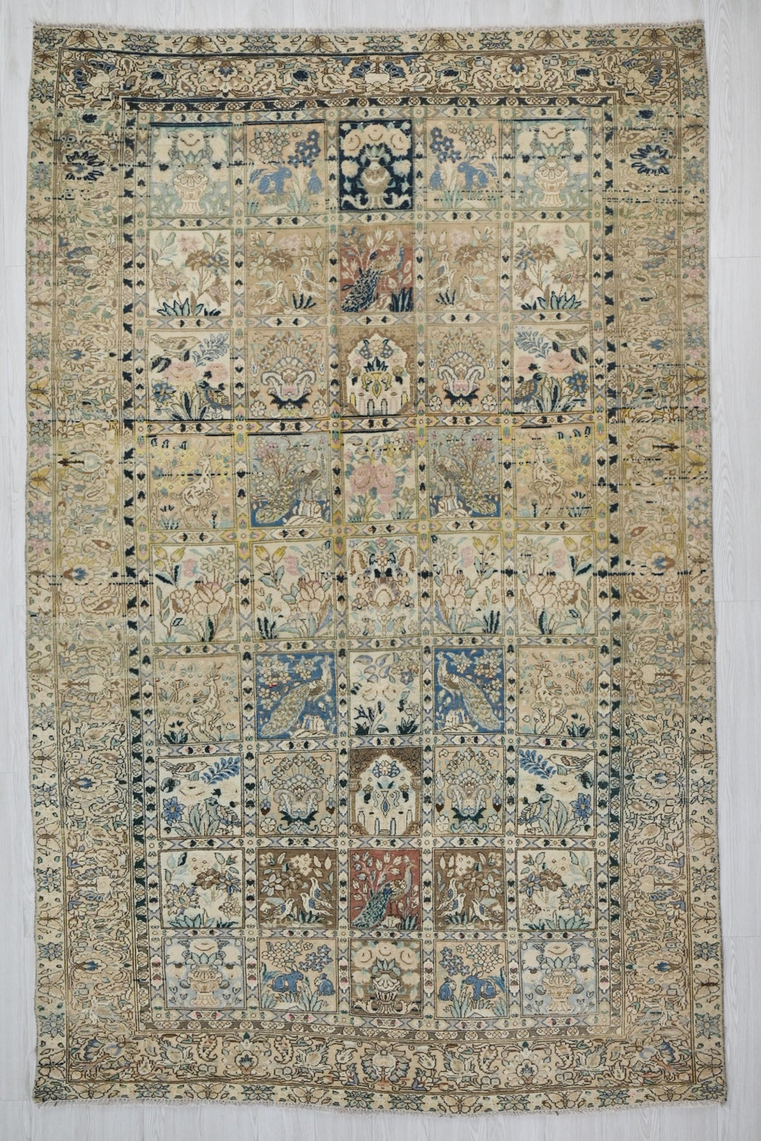 white Large rug 5' 11" x 9' 6"