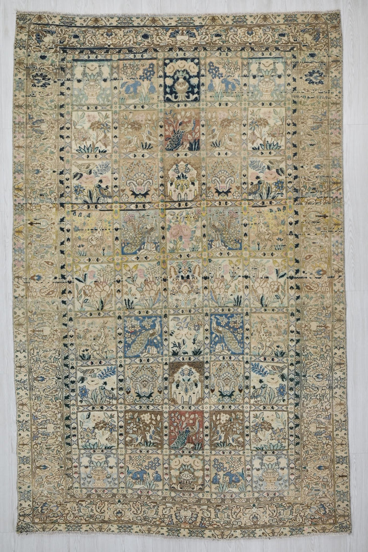 white Large rug 5' 11" x 9' 6"