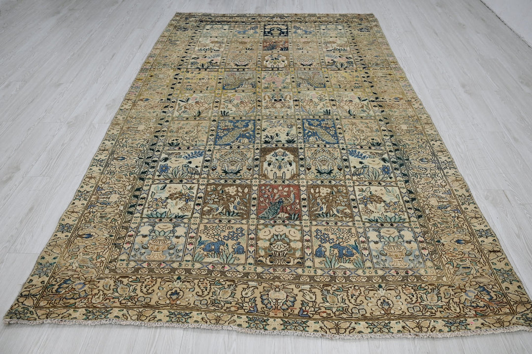 white Large rug 5' 11" x 9' 6"