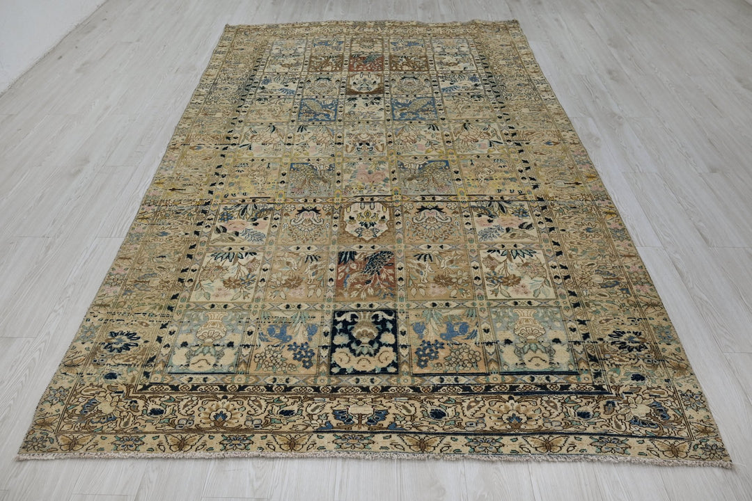 white Large rug 5' 11" x 9' 6"